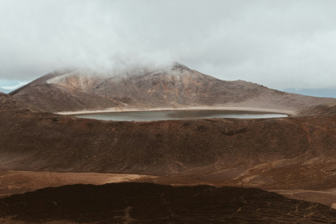 トンガリロアルパインクロッシング:ニュージーランドの火山トレッキング - Tongariro Alpine Crossing | Secret World Trip Planner