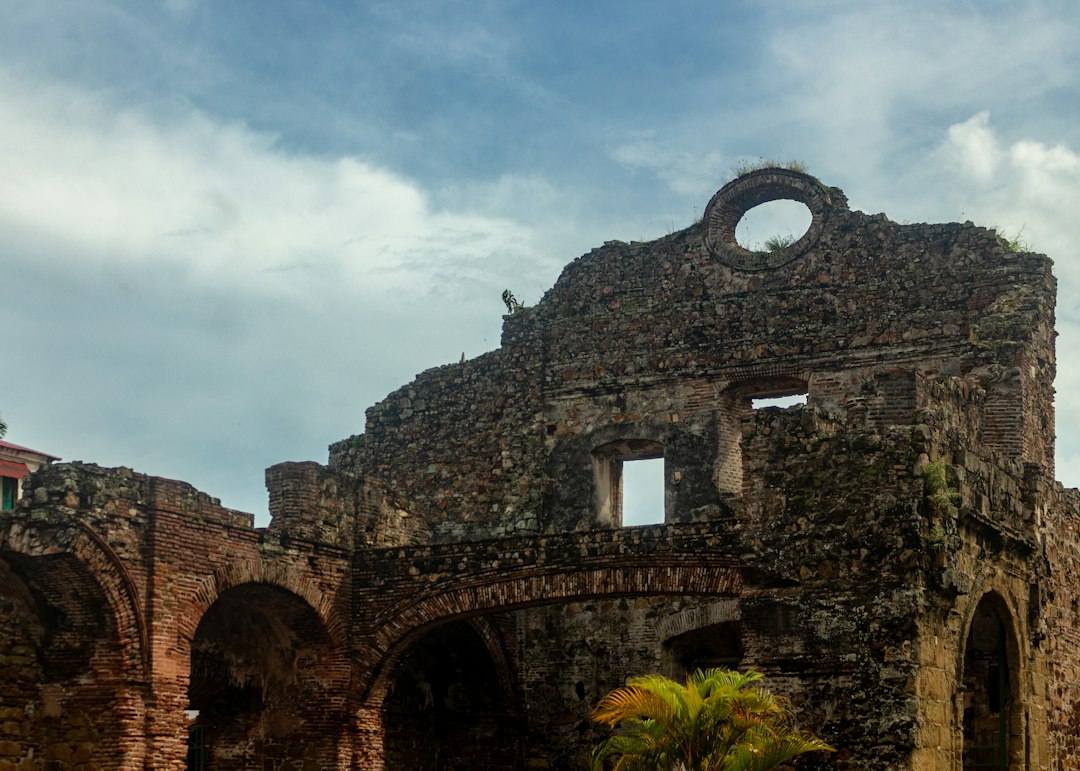 Ruines de Gede : palais swahili engloutis par la forêt - Gede Watamu Rd | Secret World Trip Planner