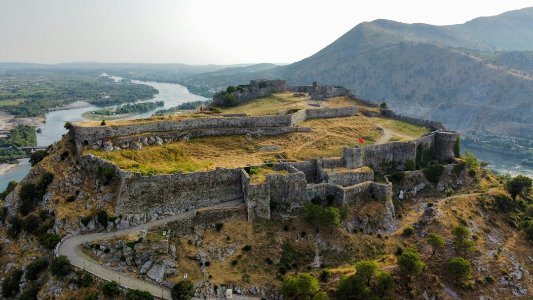 Burg von Berat: die bewohnte byzantinische Festung - Sheshi Sallabanda 5001 | Secret World Trip Planner