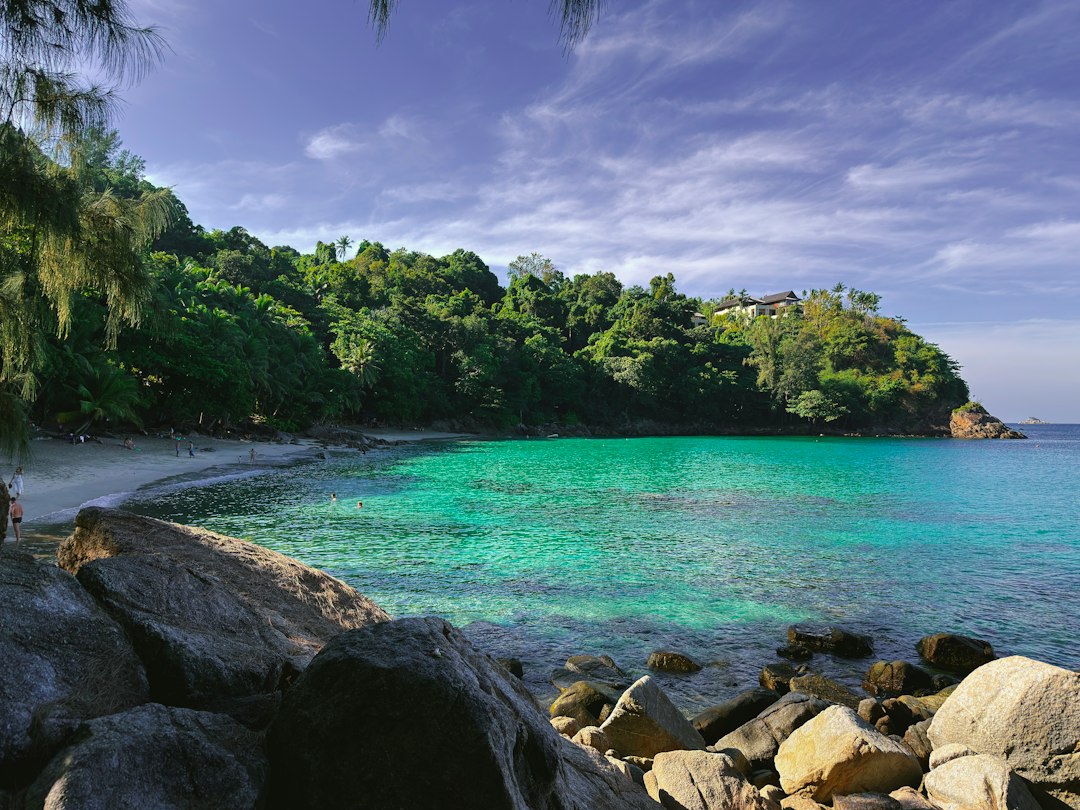 놉파랏 타라: 아오낭 석회암 섬 사이의 등대 - Distretto di Mueang Krabi | Secret World Trip Planner