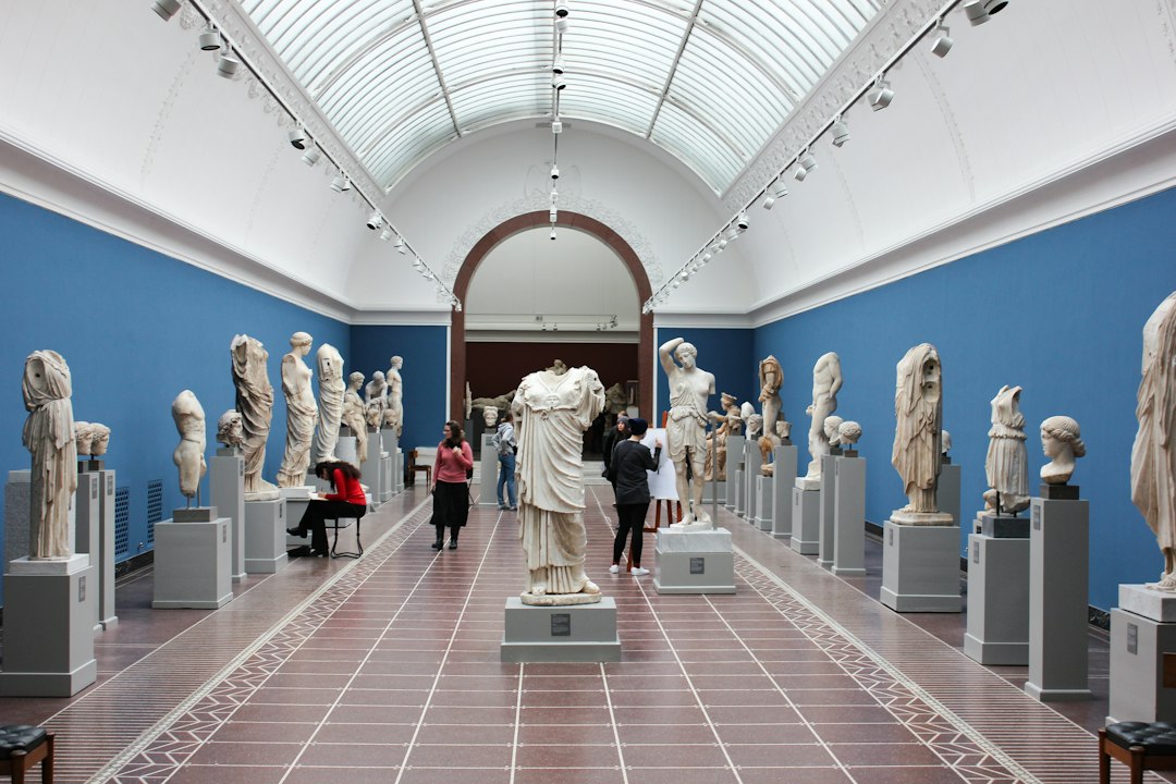 乔尔彭阿塔的岩画:伊塞克湖上的岩石艺术 - M354+5P3 | Secret World Trip Planner