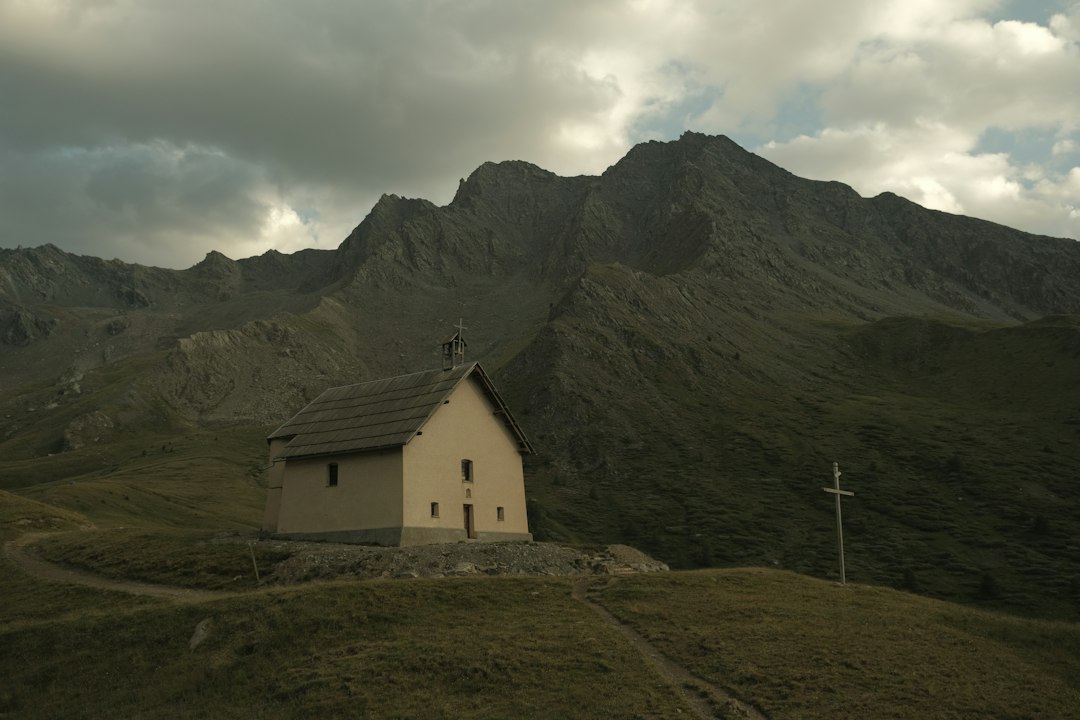 Chiesa lignea di Ieud Deal: gioiello UNESCO del Maramureș — Ieud