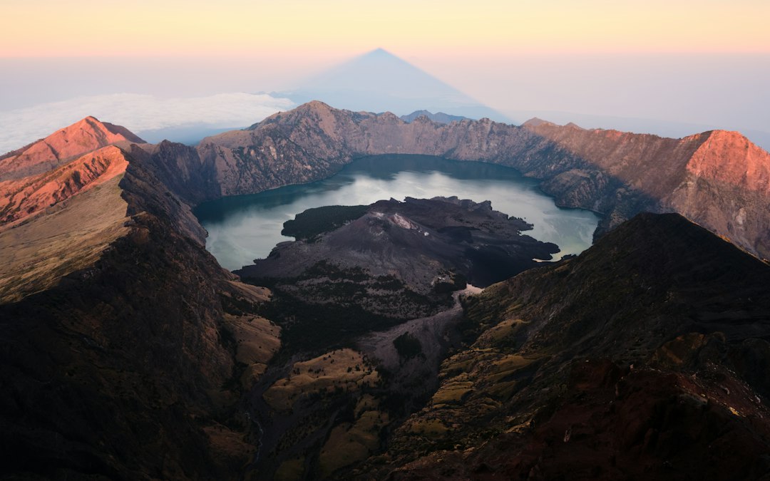 Borda da Cratera Senaru: O Vulcão Sagrado de Lombok - North Lombok Regency | Secret World Trip Planner