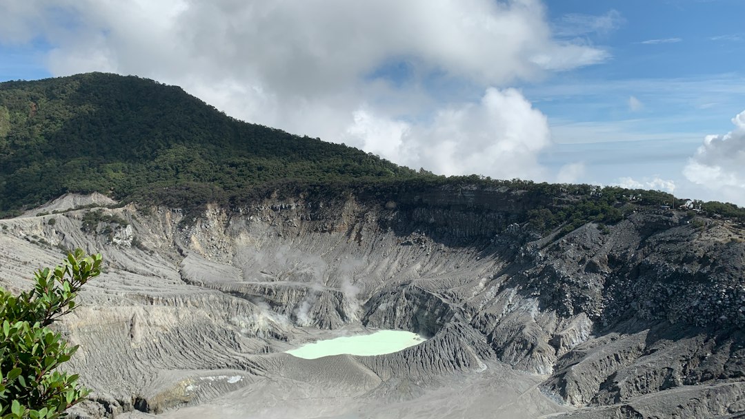 Borda da Cratera Senaru: O Vulcão Sagrado de Lombok - North Lombok Regency | Secret World Trip Planner