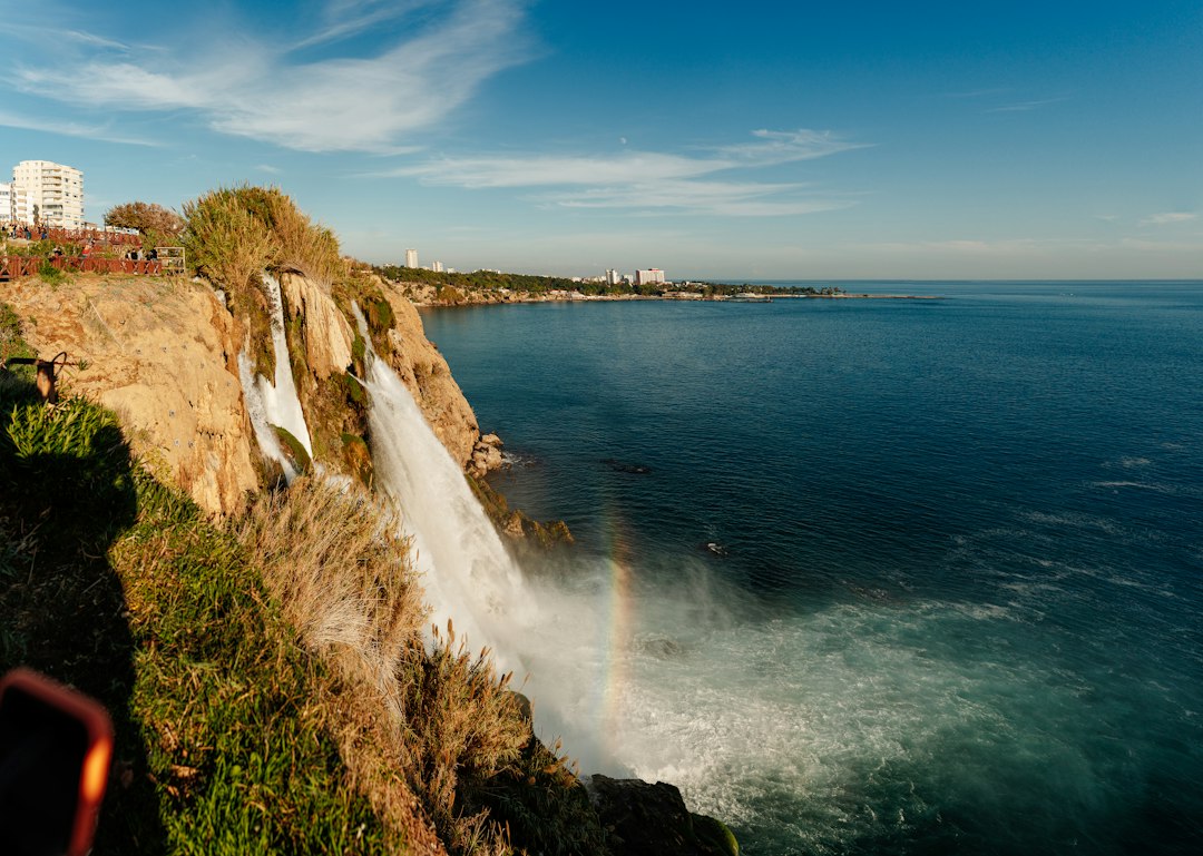 Cascades Duden à Antalya : où l'eau rencontre la mer - Şelale | Secret World Trip Planner