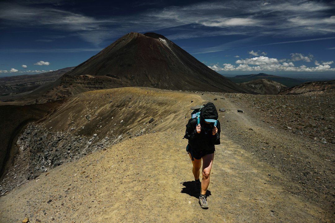 伊查姆湖:昆士兰完美圆形的火山湖 - Lake Eacham Queensland 4884 | Secret World Trip Planner