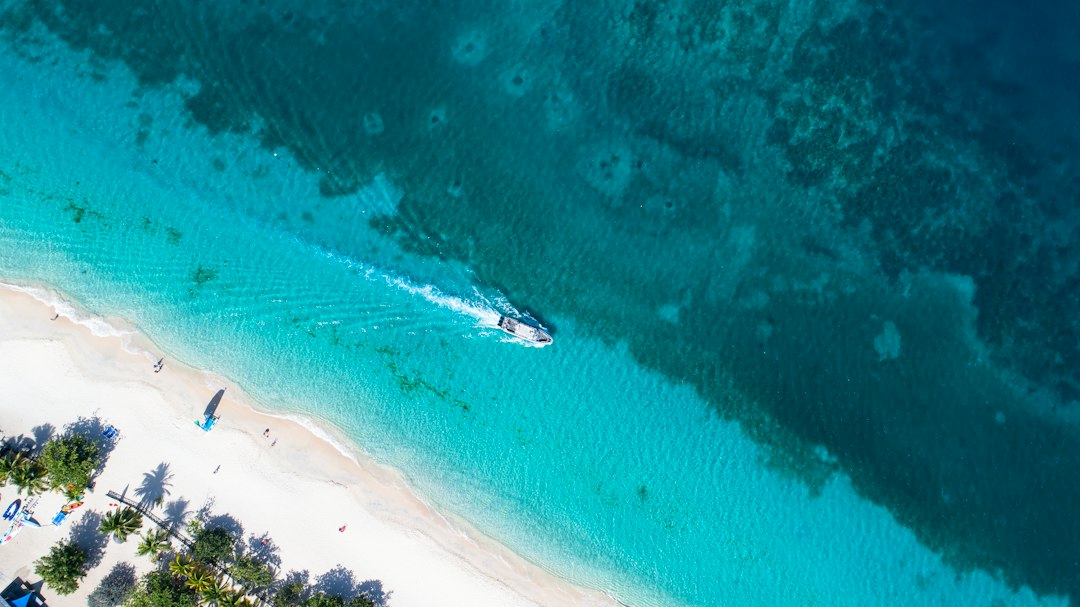 Praia de Grande Anse: a joia secreta de Deshaies - 97126 | Secret World Trip Planner