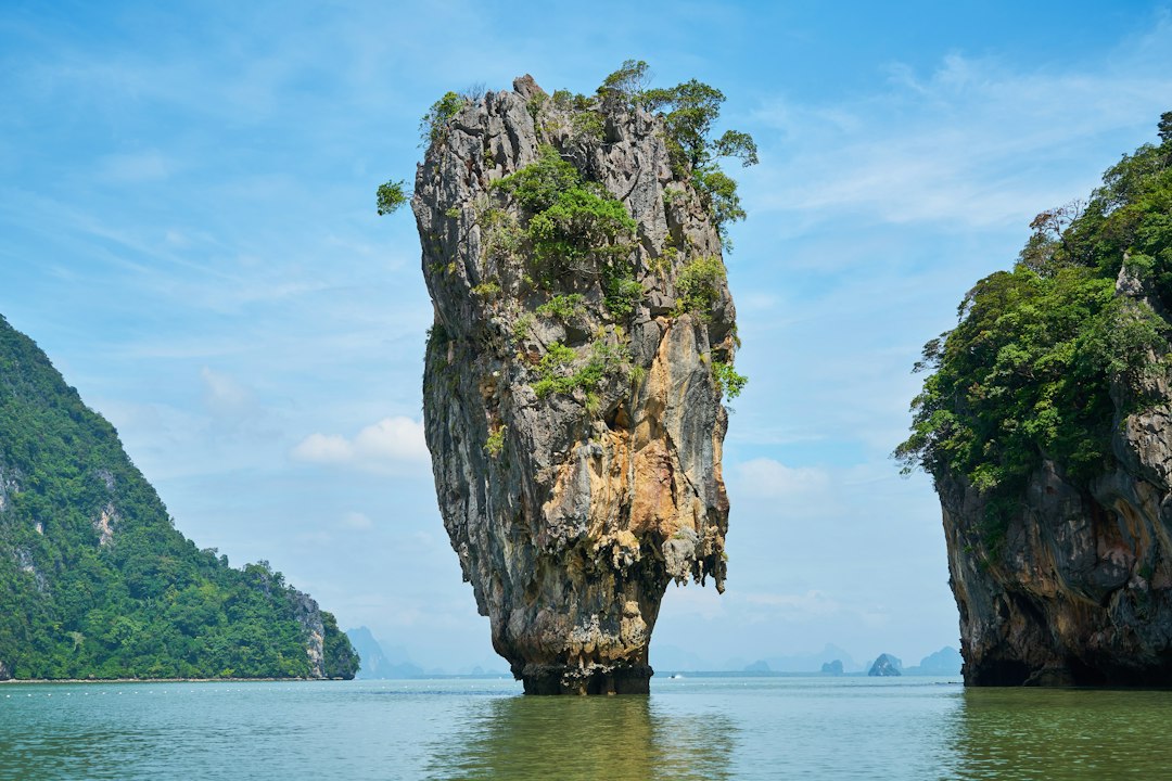 Descubre la magia de เขาสามยอด, la montaña de Tailandia - Sangkhla Buri District | Secret World Trip Planner