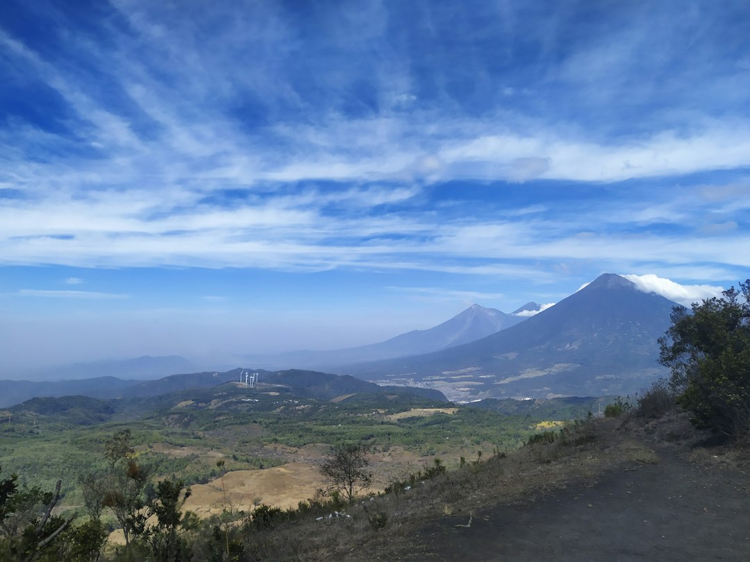火山眼观景台：巴尼奥斯上空的鹰巢 - 180301 | Secret World Trip Planner