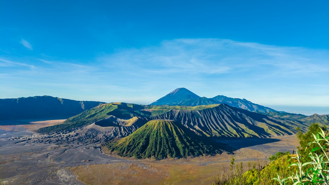 Гора Бромо: рассвет над активным вулканом Явы - Kota Pasuruan | Secret World Trip Planner