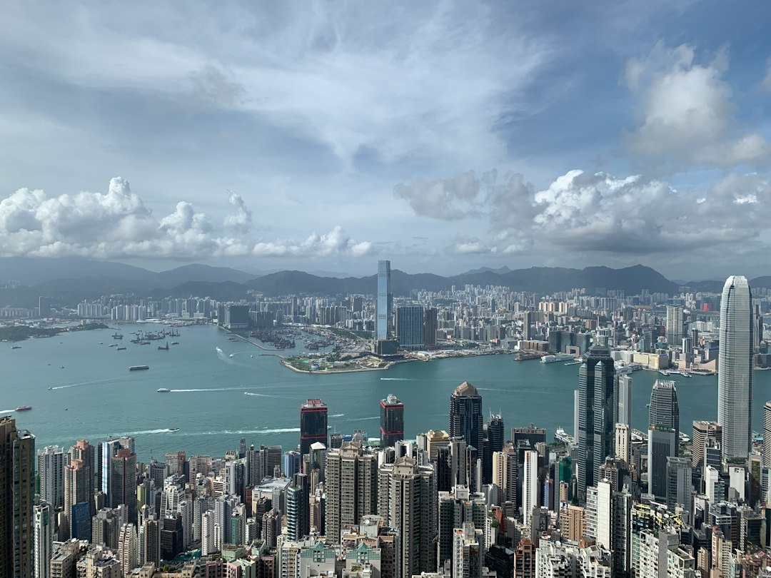 Descubre la Magia de Victoria Peak en Hong Kong - The Peak | Secret World Trip Planner