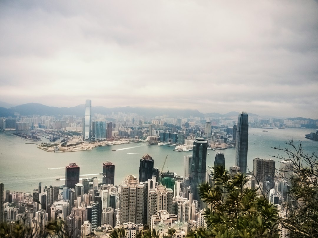Descubra a Magia do Victoria Peak em Hong Kong - The Peak | Secret World Trip Planner