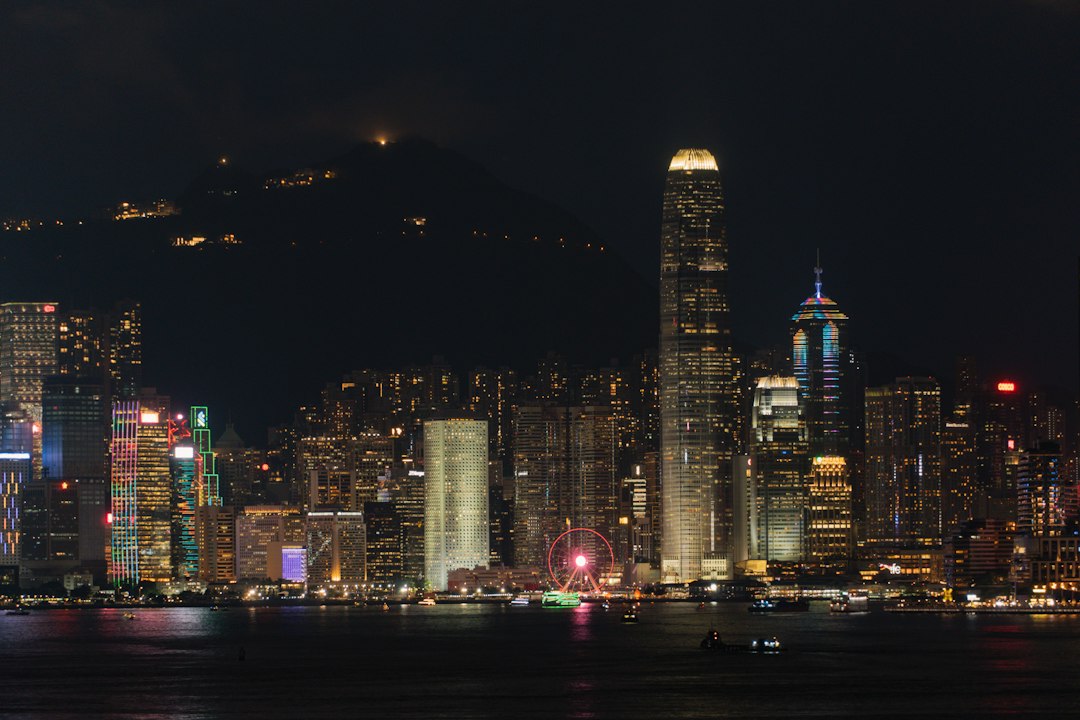 Scopri la Magia dell'Avenue of Stars a Hong Kong - Tsim Sha Tsui | Secret World Trip Planner