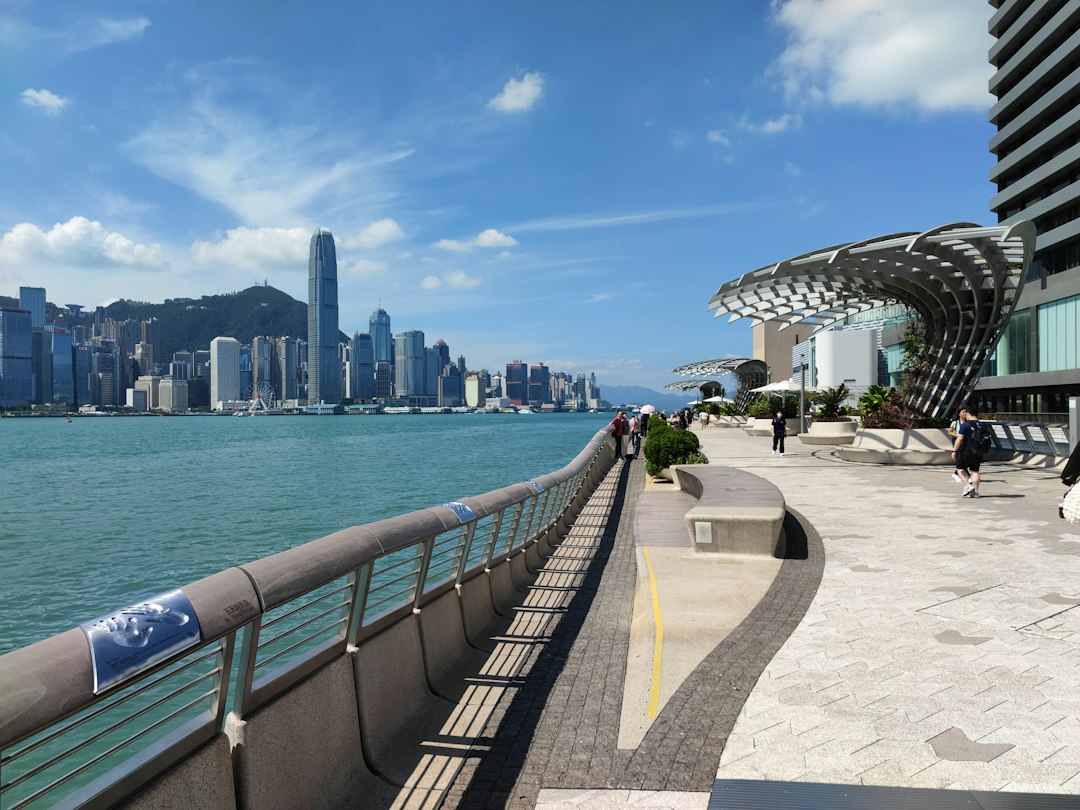 Descubra a Magia da Avenue of Stars em Hong Kong - Tsim Sha Tsui | Secret World Trip Planner
