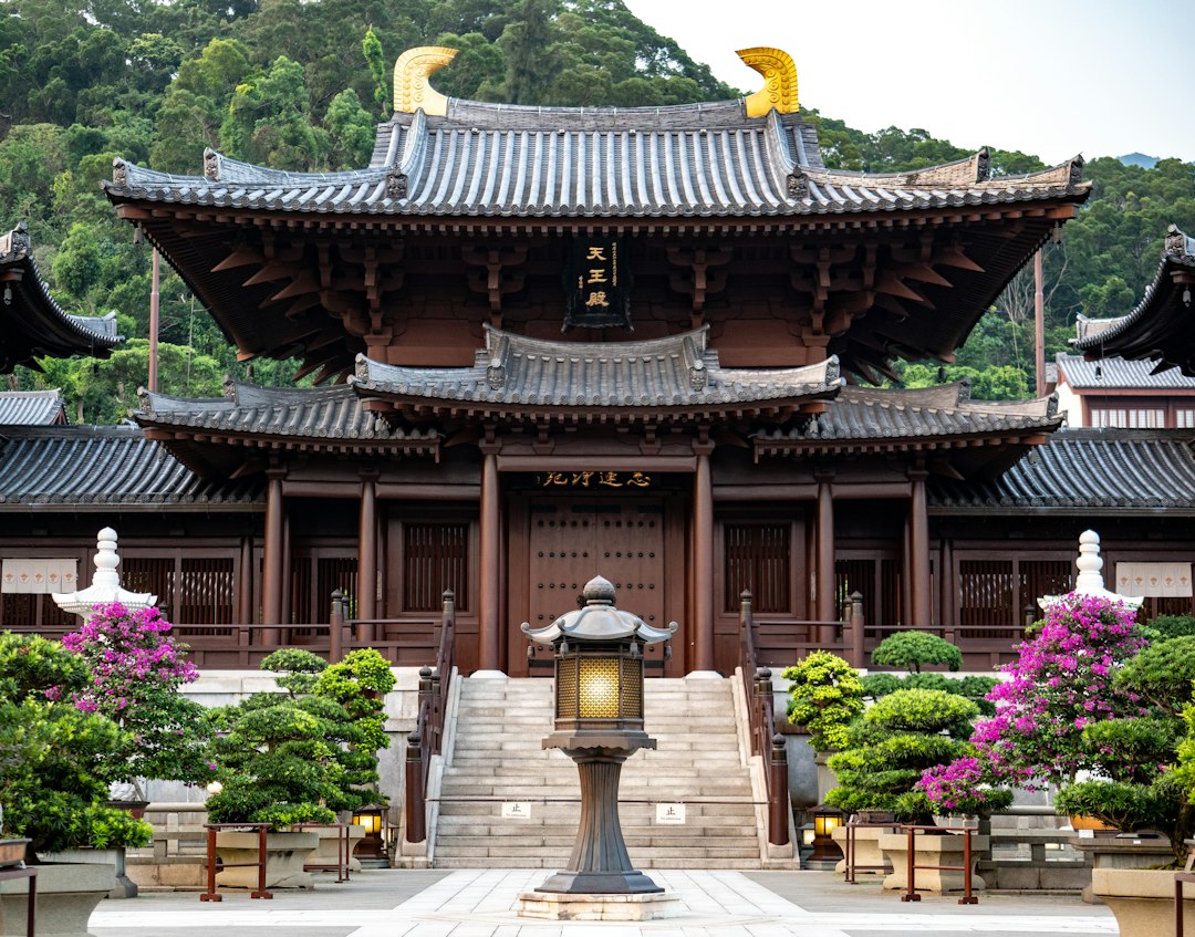 Descubra o Templo Man Mo em Hong Kong - Sheung Wan | Secret World Trip Planner