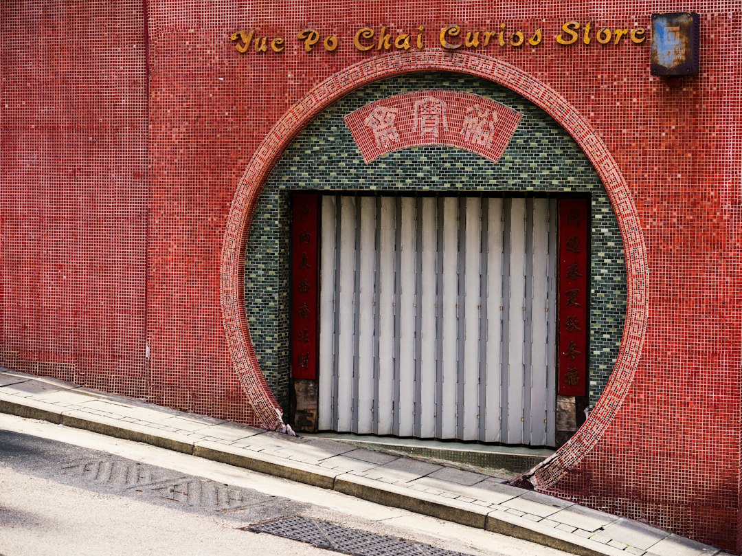 Descubra o Templo Man Mo em Hong Kong - Sheung Wan | Secret World Trip Planner