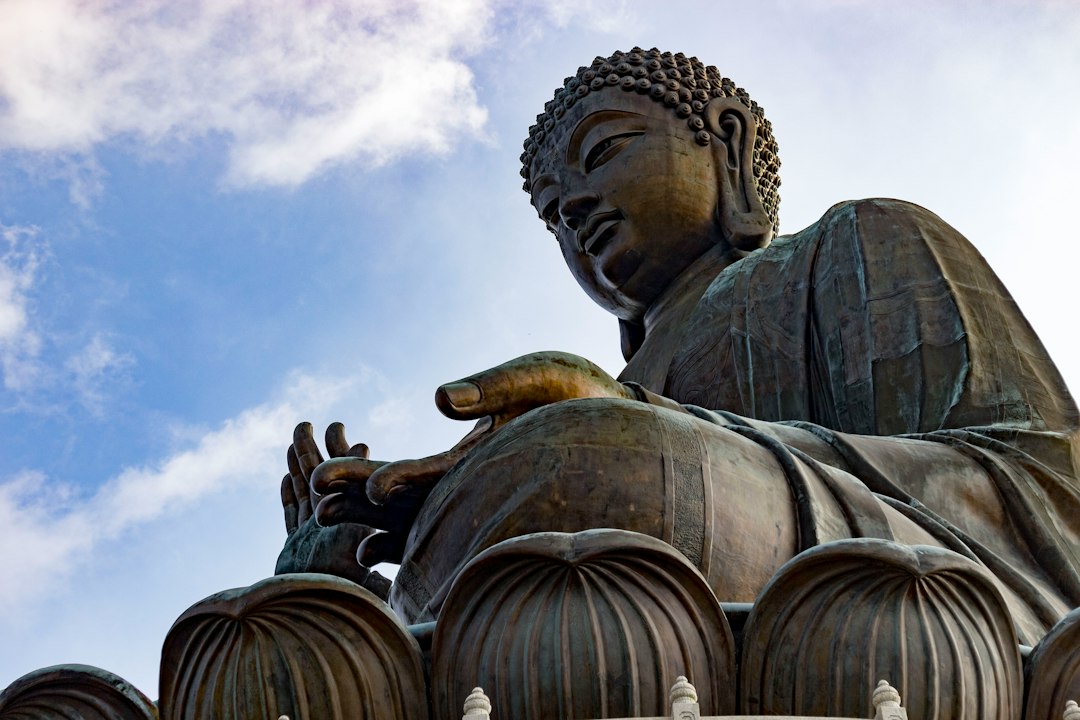 Alla scoperta del Tian Tan Buddha a Hong Kong - Lantau Island | Secret World Trip Planner