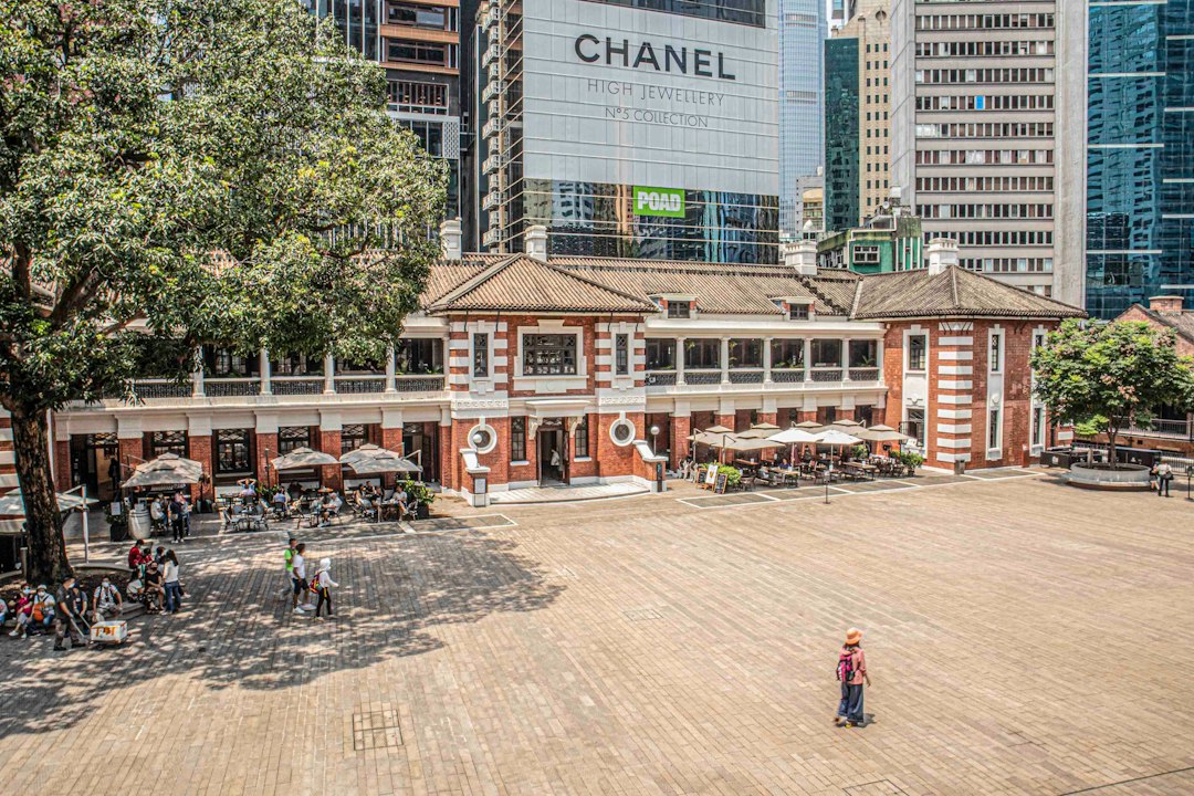 Descubra Tai Kwun: o coração histórico de Hong Kong - Central | Secret World Trip Planner