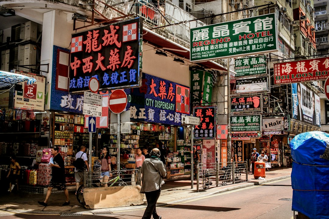 Entdecke den Ladies' Market in Hongkong - Mong Kok | Secret World Trip Planner