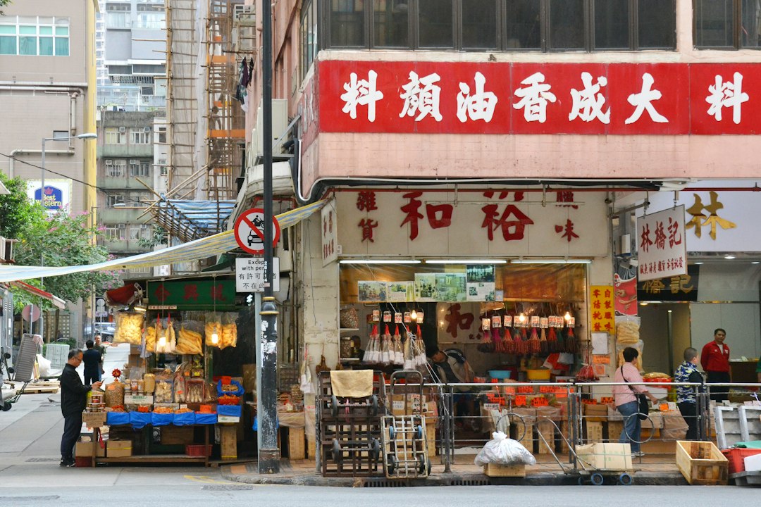 Explore o Ladies' Market de Hong Kong - Mong Kok | Secret World Trip Planner