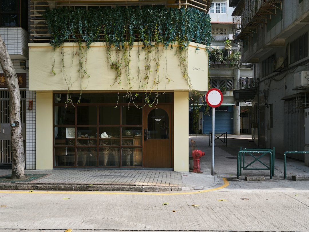 Descubra a Casa de Lou Kau em Macau - 7 Tv. da Se | Secret World Trip Planner