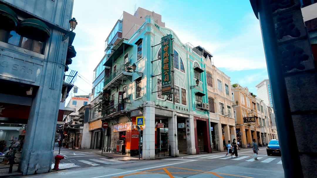Descubra a Casa de Lou Kau em Macau - 7 Tv. da Se | Secret World Trip Planner