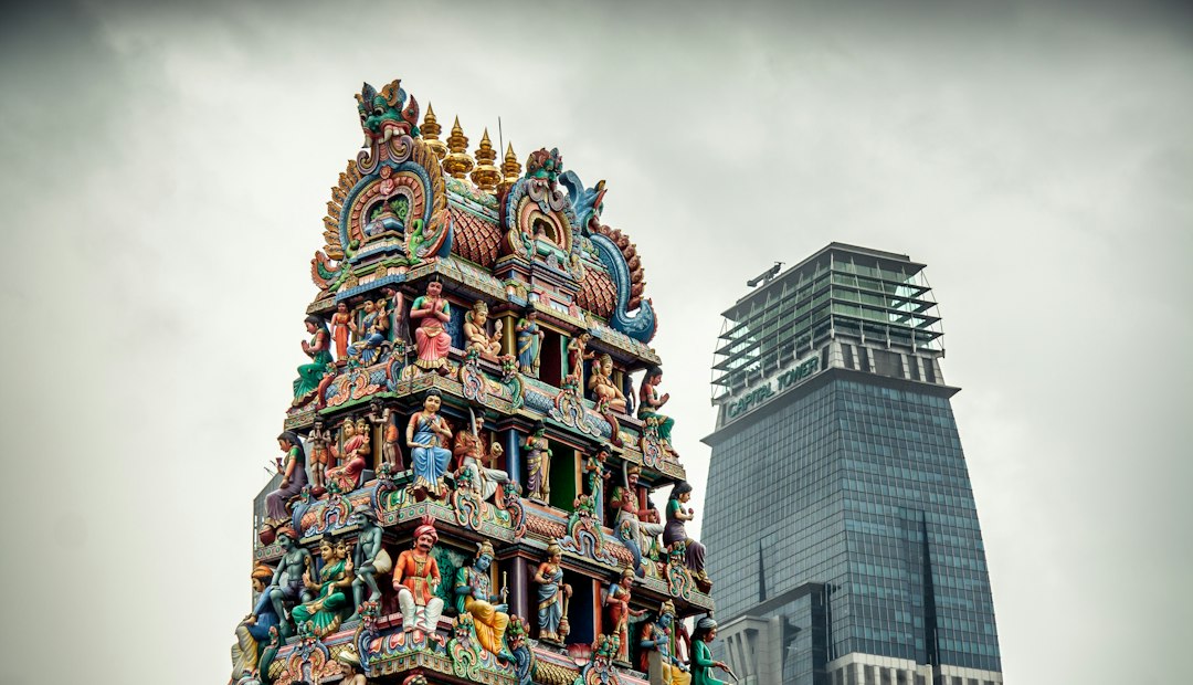 Descubra o Templo Sri Veeramakaliamman em Cingapura - 141 Serangoon Rd | Secret World Trip Planner