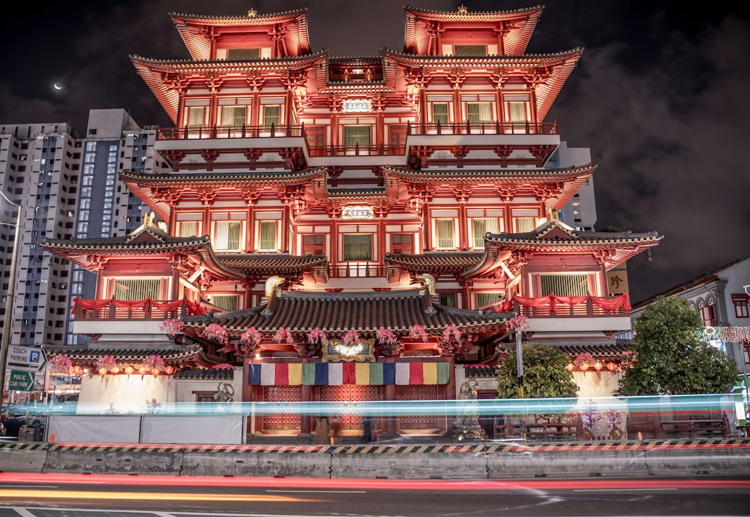Discover the Maxwell Food Centre in Singapore — 1 Kadayanallur St