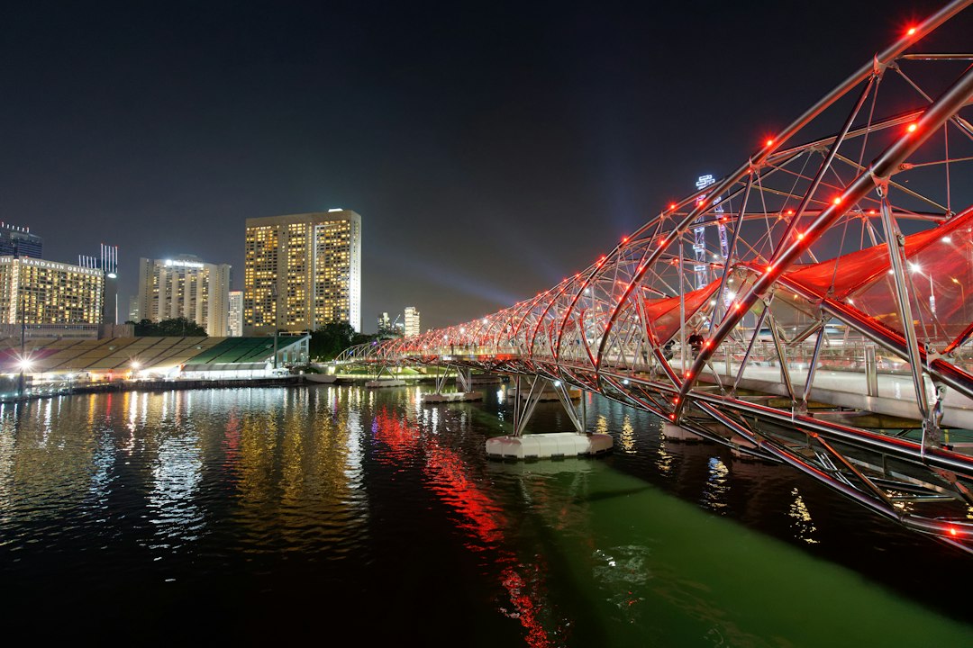 El Puente Helix: Un Viaje al Futuro de Singapur | Secret World Trip Planner