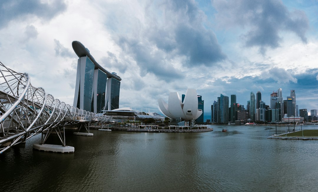 El Puente Helix: Un Viaje al Futuro de Singapur | Secret World Trip Planner