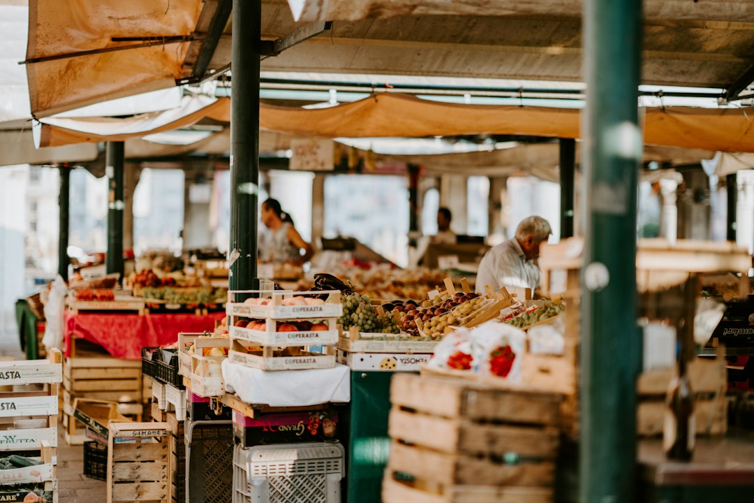 Rungis : le marché au lever du jour qui nourrit Paris - 1 Rue de la Tour | Secret World Trip Planner