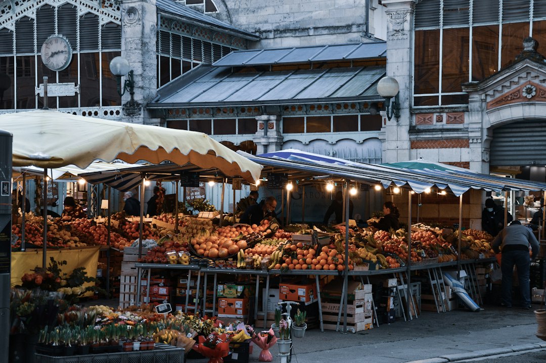 Rungis: o mercado ao amanhecer que alimenta Paris - 1 Rue de la Tour | Secret World Trip Planner