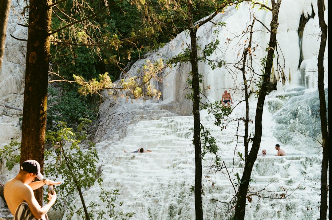 Bagni San Filippo: termas gratuitas en Val d'Orcia - 53023 Bagni San Filippo SI | Secret World Trip Planner