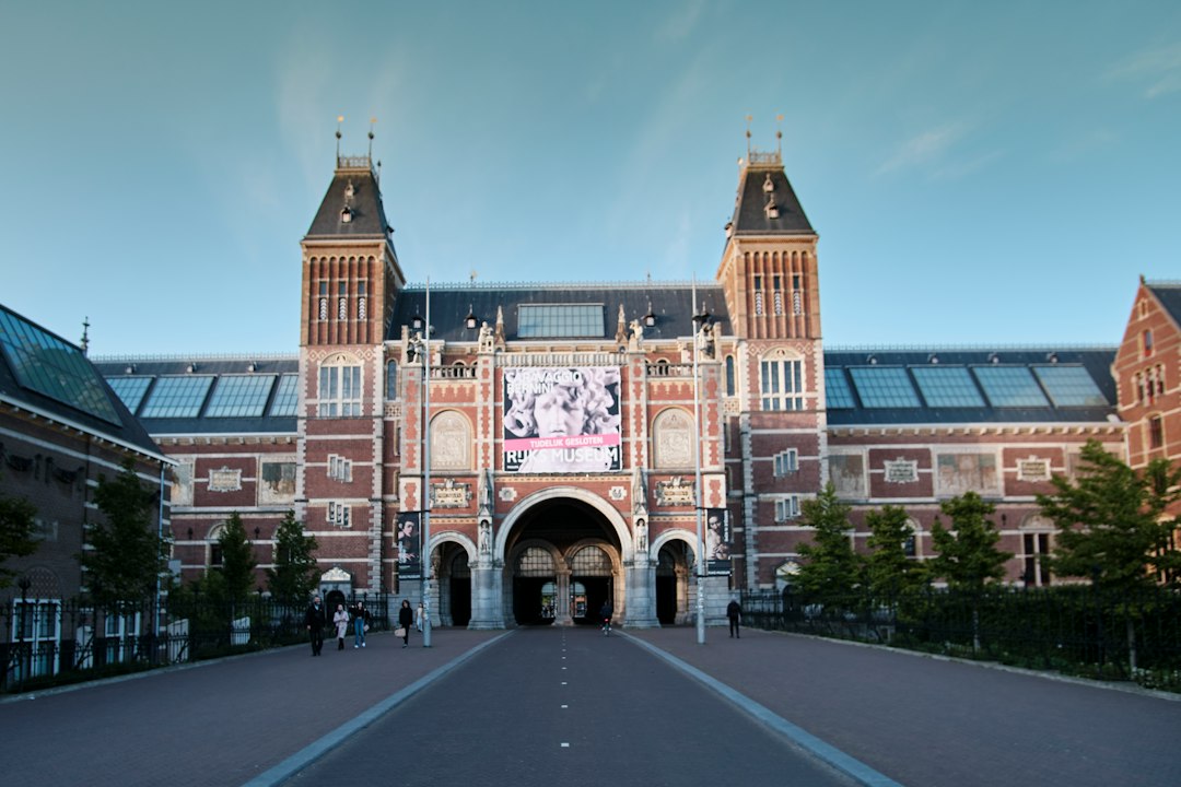 ライデン民族学博物館：訪問ガイド - Steenstraat 1B | Secret World Trip Planner