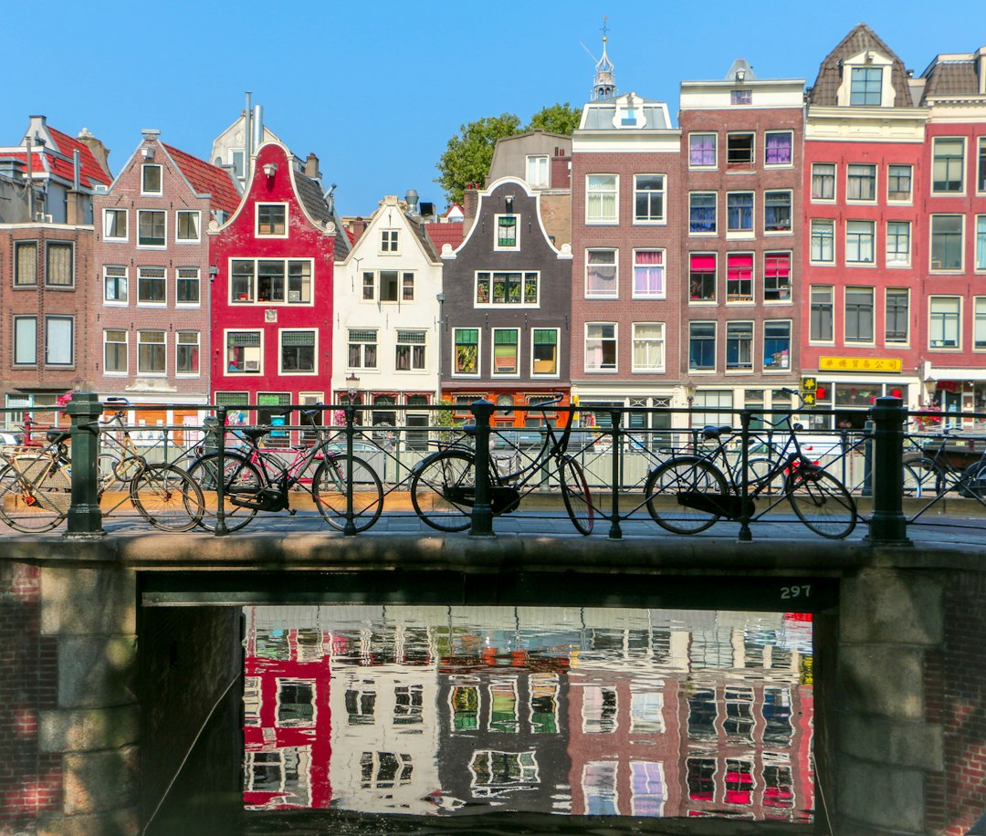 여행 계획 AI 리뷰: 암스테르담에서 테스트한 3개 도구 - Amsterdam | Secret World Trip Planner