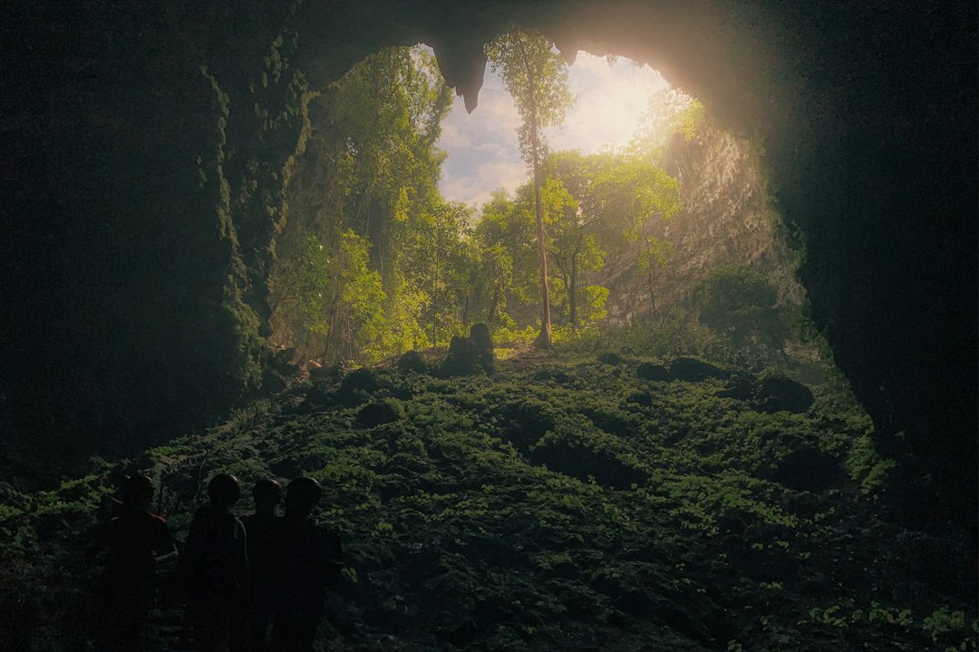 ジョンブラング洞窟:ジャワの空からの光 - Kabupaten Gunungkidul | Secret World Trip Planner