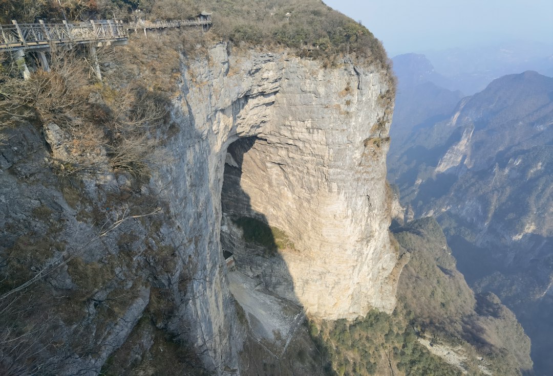 Puente de vidrio de Zhangjiajie: entre nubes de Hunan - Cina | Secret World Trip Planner