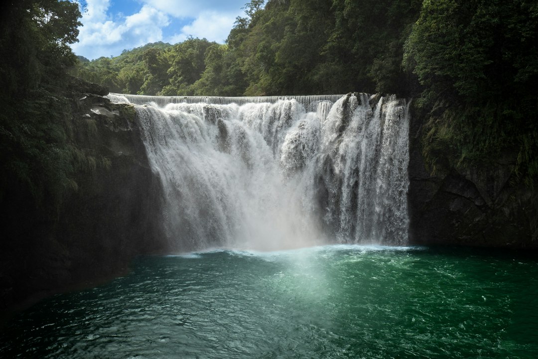 ʻAkaka Falls: 하와이의 135미터 폭포 - Honomu | Secret World Trip Planner