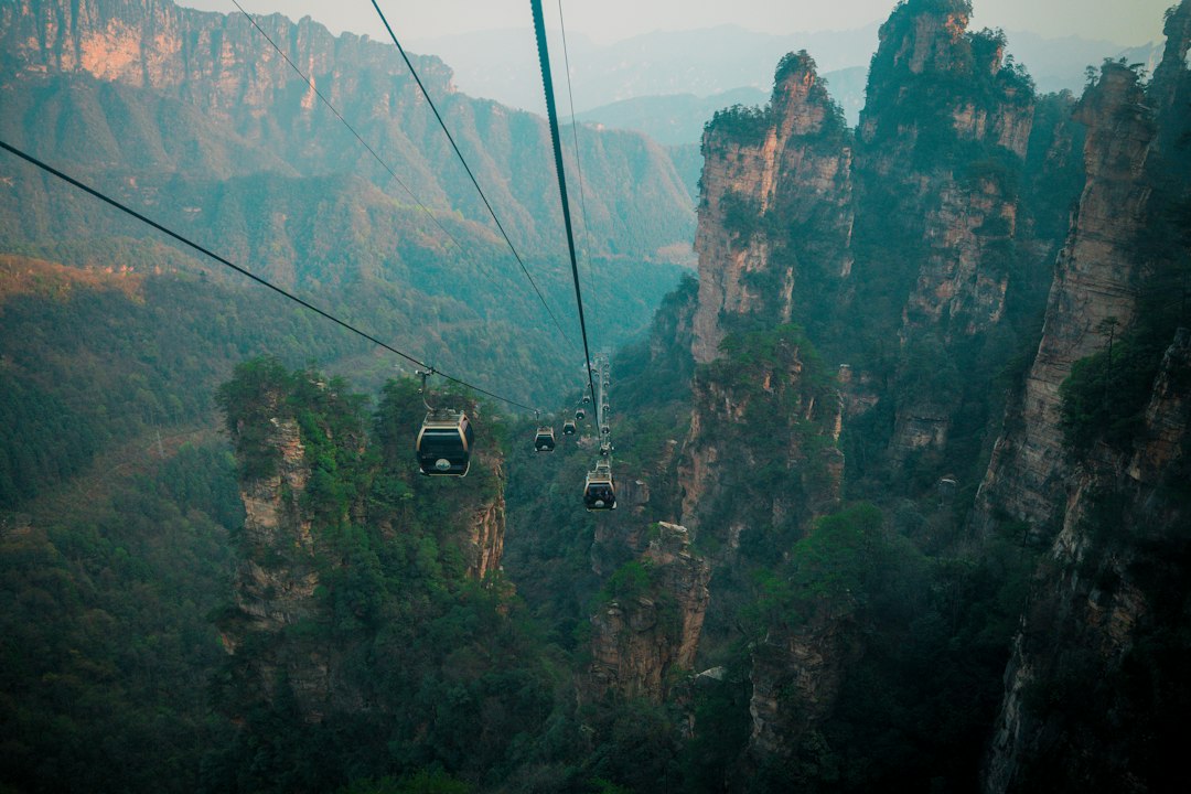 Zhangjiajie Glass Bridge: Walk Above the Void - Cina | Secret World Trip Planner