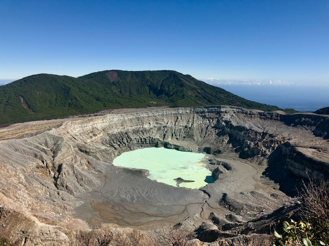 Vulcano Poás: il cratere acido più grande del mondo - Provincia di Alajuela | Secret World Trip Planner