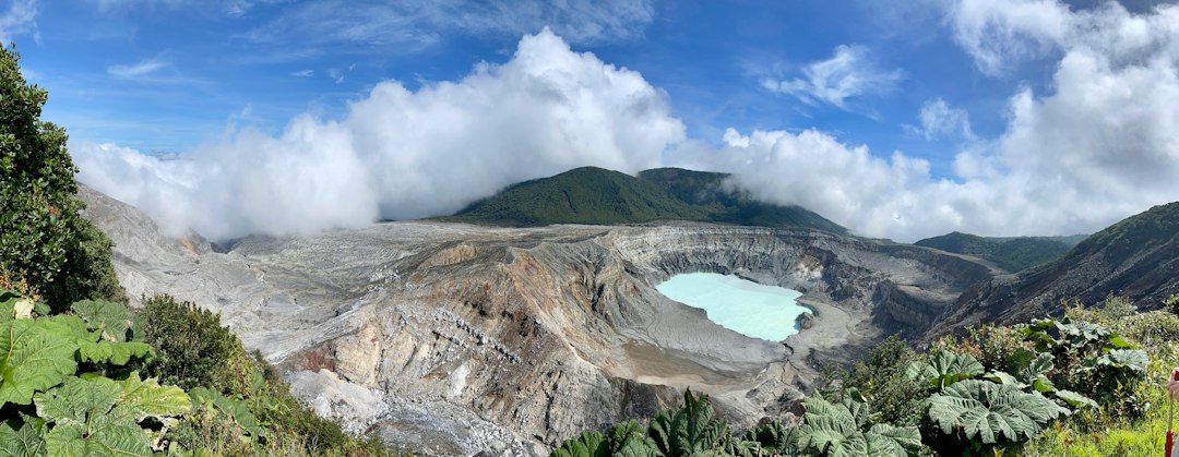 Vulcano Poás : le plus grand cratère acide du monde - Provincia di Alajuela | Secret World Trip Planner