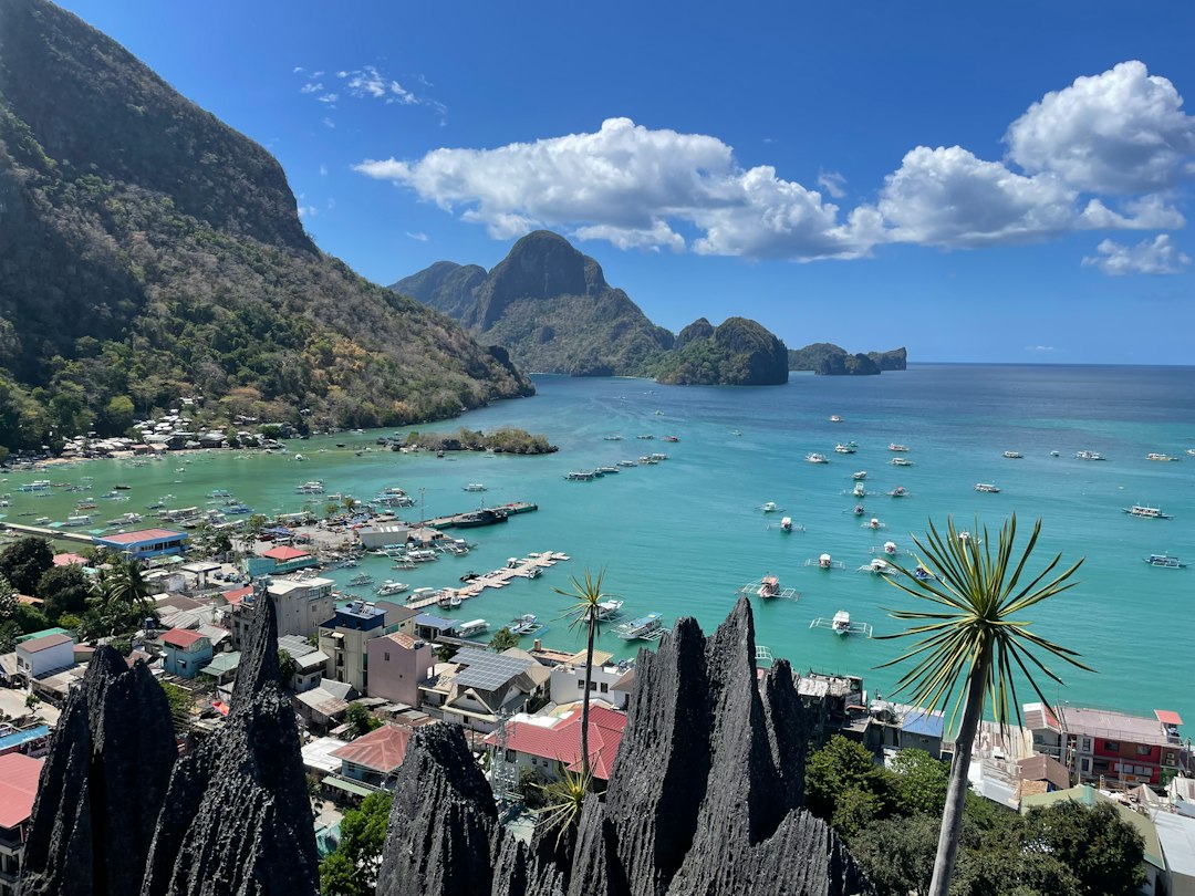 엘니도 만: 필리핀의 석회암 섬과 라군 - El Nido Bay | Secret World Trip Planner