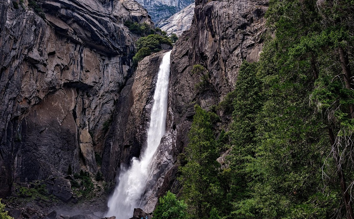 Yosemite National Park:Horsetail Falls - Tioga Pass Rd | Secret World Trip Planner