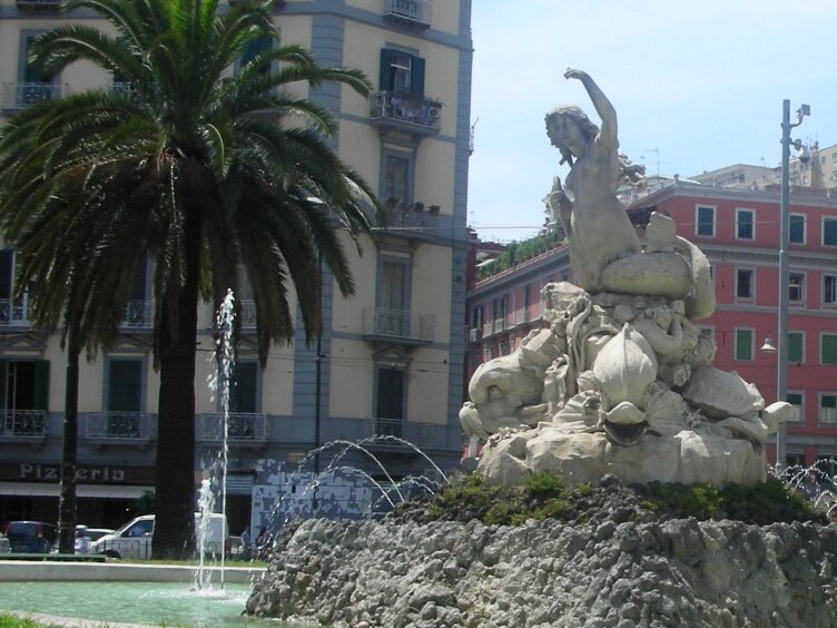 Fuente de la Sirena en Nápoles - Napoli | Secret World Trip Planner