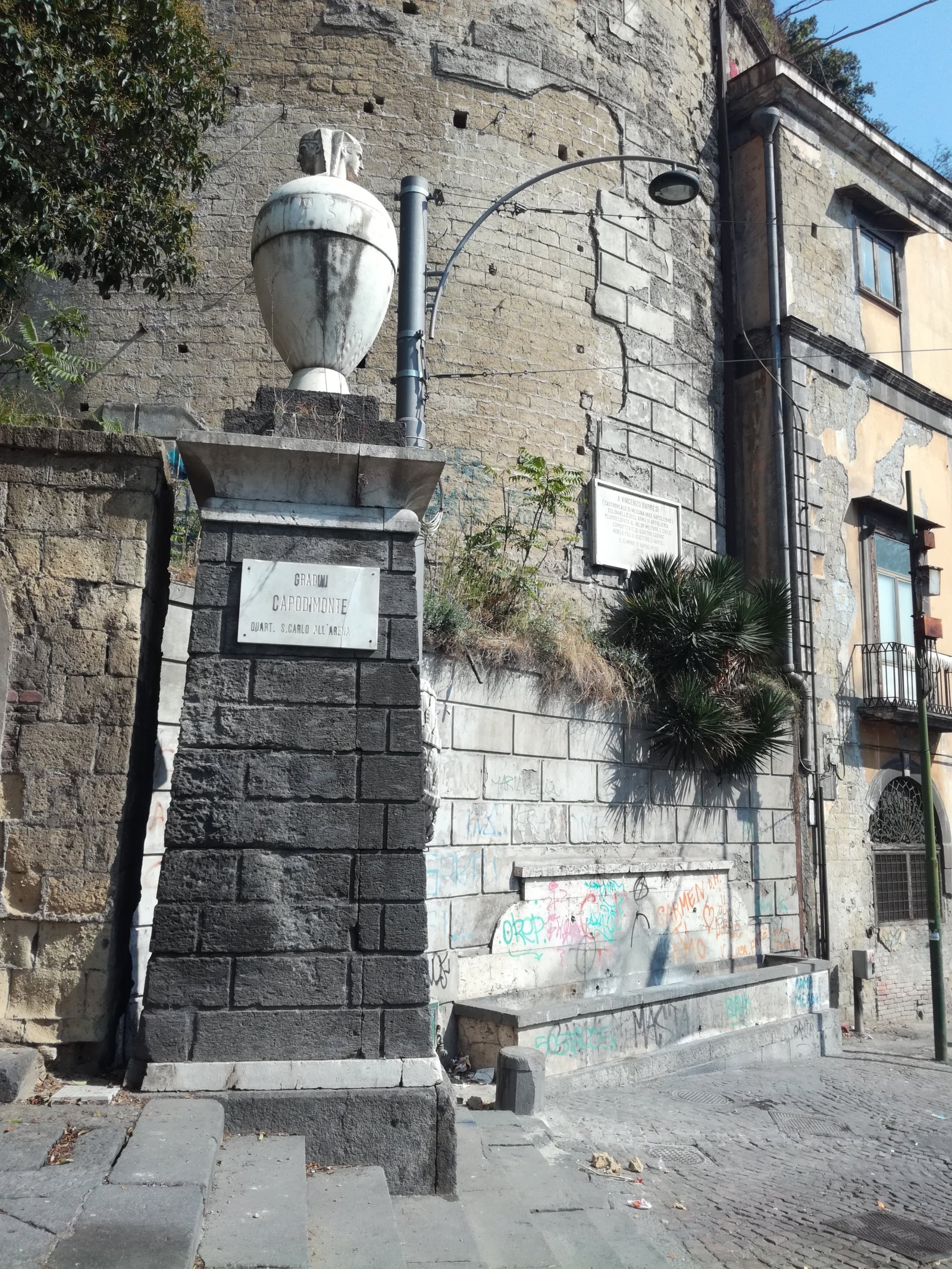 Der Capodimonte-Brunnen - Napoli | Secret World Trip Planner