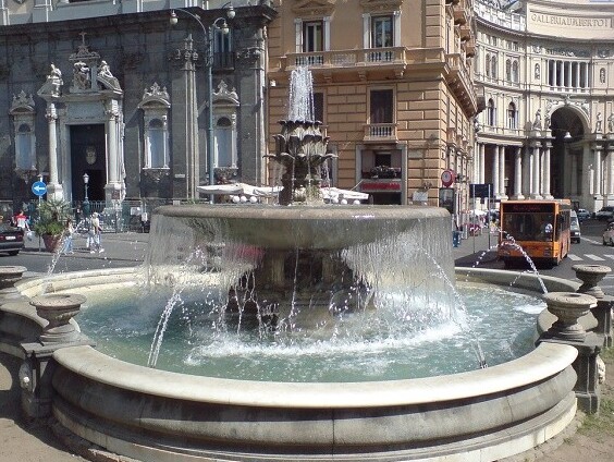 Fontanna karczocha-Neapol - Napoli | Secret World Trip Planner
