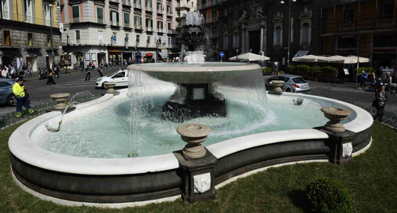 Fontanna karczocha-Neapol - Napoli | Secret World Trip Planner