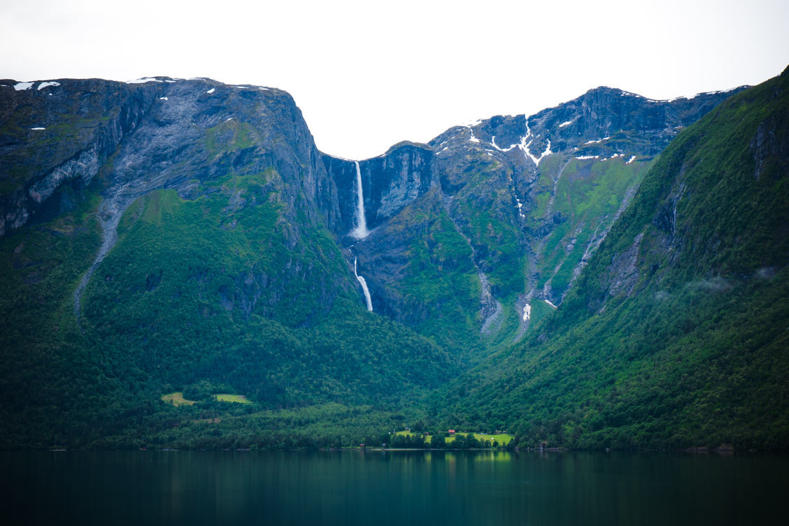 Mardalsfossen - jeden z najwyższych wodospadów Norwegii — 6472 Eikesdal