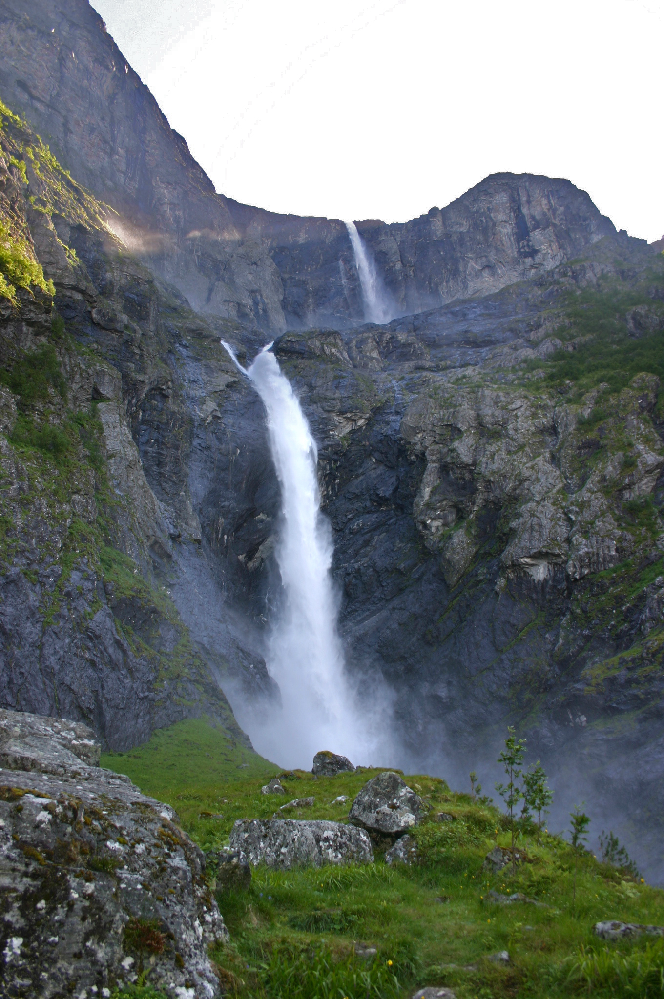 Mardalsfossen - jeden z najwyższych wodospadów Norwegii - 6472 Eikesdal | Secret World Trip Planner