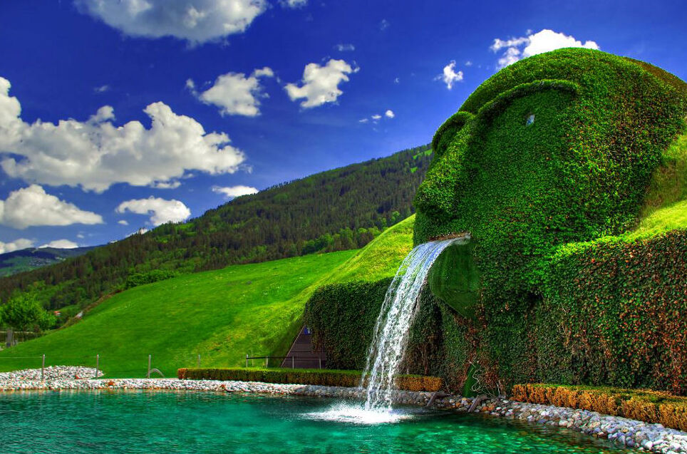 Wattens und das Denkmal des seltsamen grünen Riesen — Wattens
